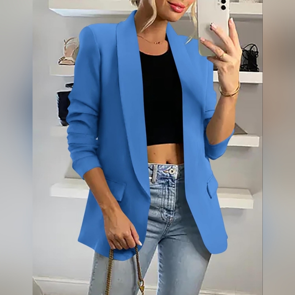 Vibrant Blue Tailored Blazer with Notched Lapels